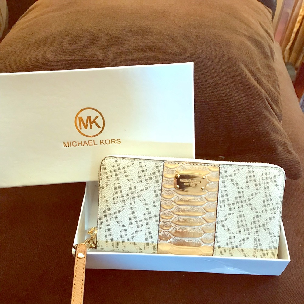 Michael kors wallet